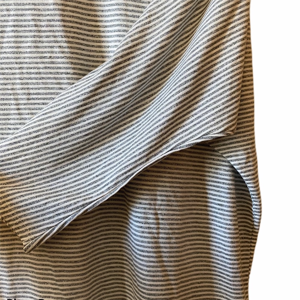 Rachel Zoe grey & white soft quarter sleeve shirt